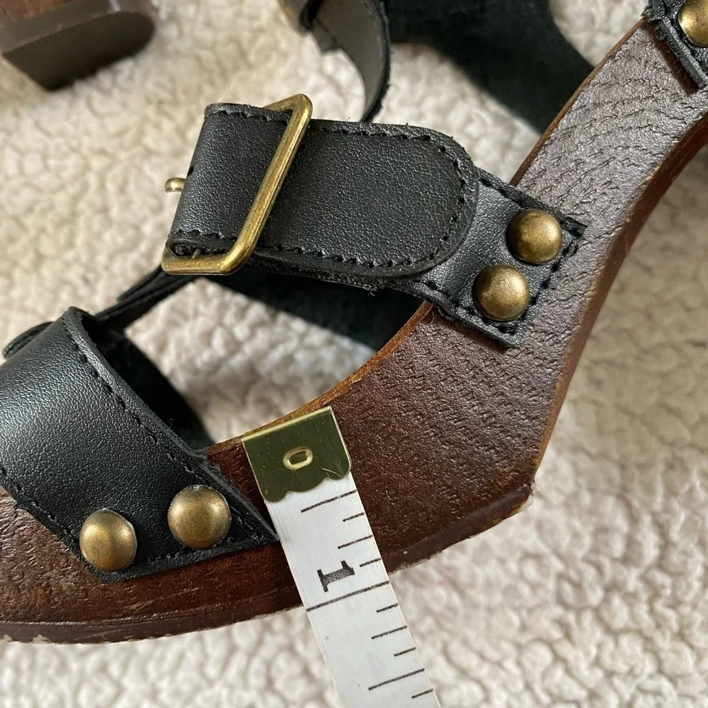 Retro style sandals with adjustable straps and block heel Size: 10 - XL